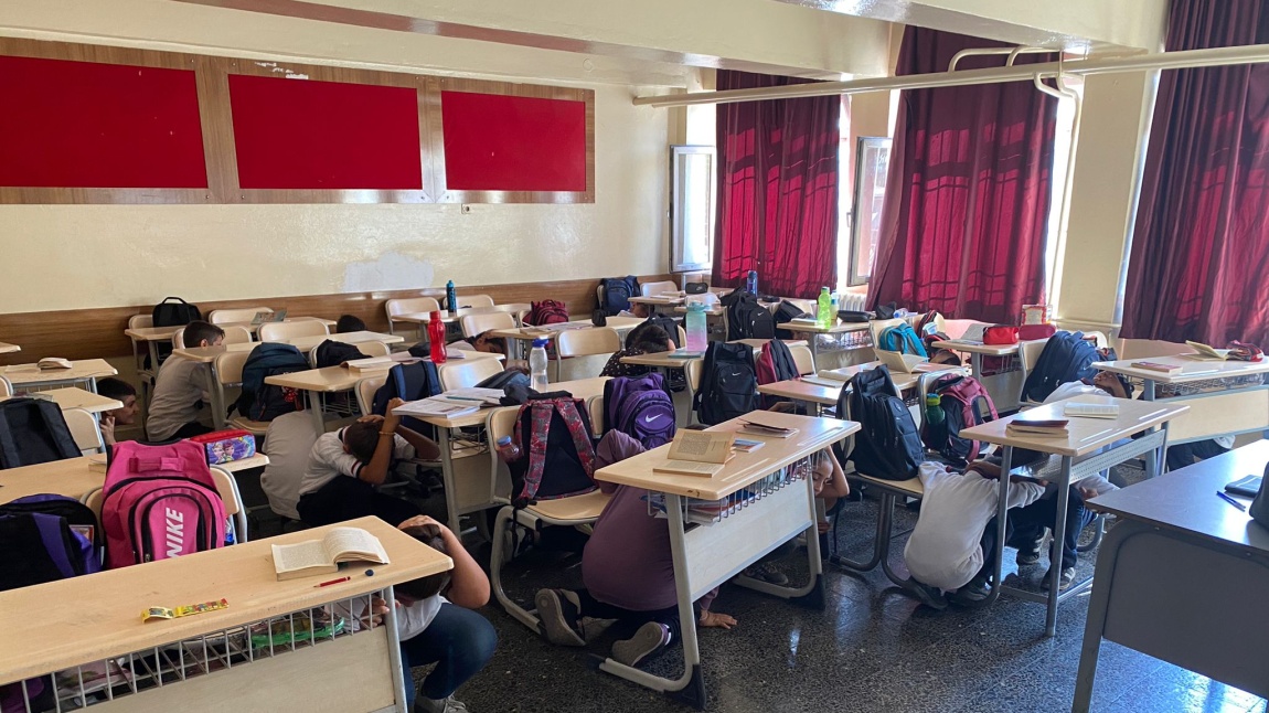 Okulumuzda Deprem Tatbikatı Gerçekleştirildi: Öğrenciler Hazır ve Güvende